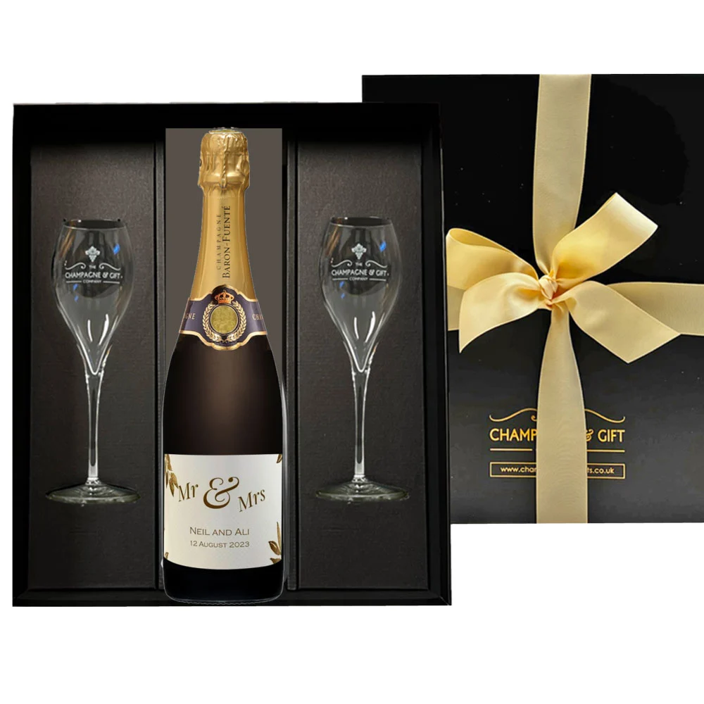 Champagne-gift-with-crystal-flutes-in-smart-box