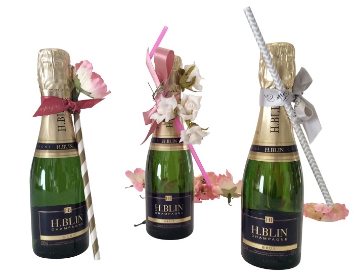perosnalised-miniature-champagne-bottles-decorated-with-bow-and-straw